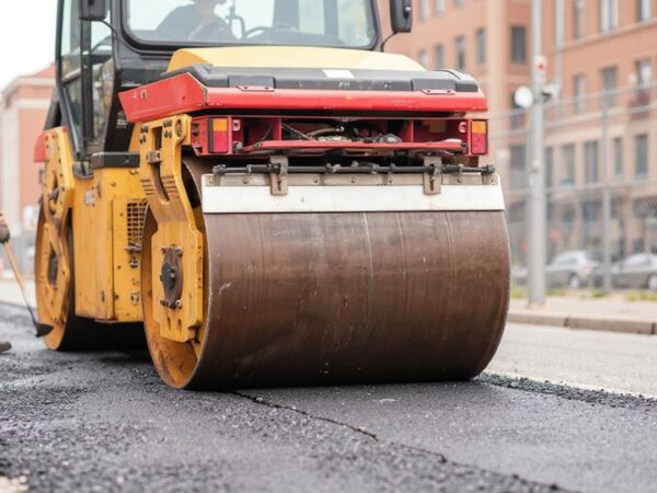 Remont drogi nr 2220G: Utrudnienia i nowe trasy dla kierowców!