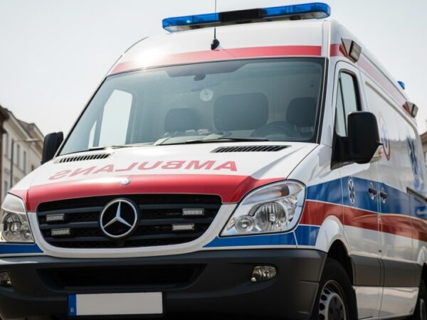 Błyskawiczna akcja policji: uratowali życie rannego mężczyzny w Pruszczu Gdańskim