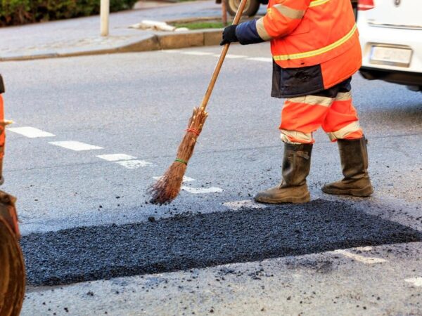 Roboty na Cichej: Utrudnienia w ruchu i nowe zasady dla pieszych i rowerzystów