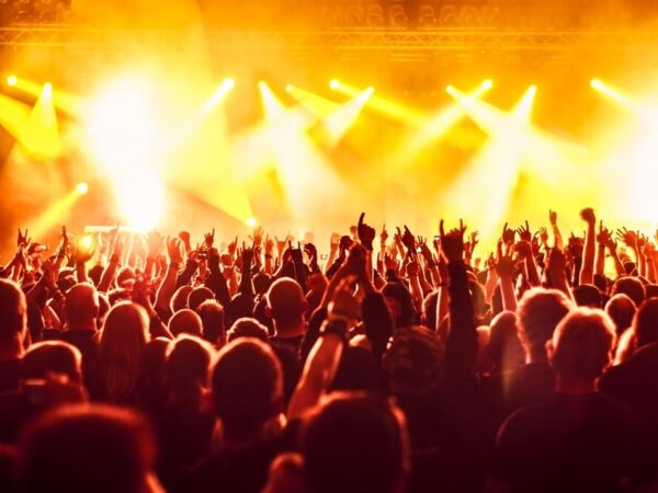 Muzyczny weekend w Gdańsku: Kombii i De Mono na scenie!
